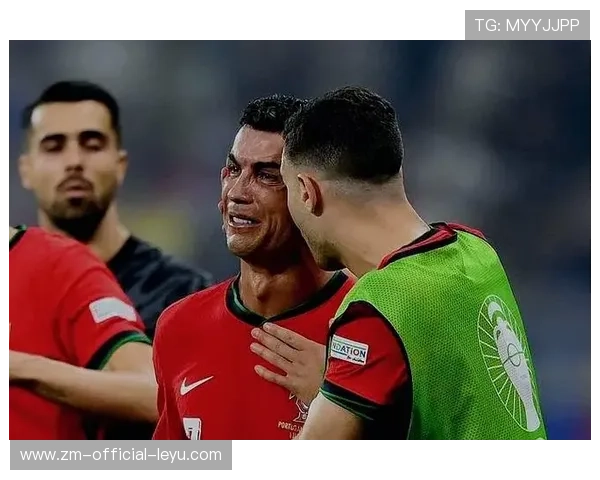 C罗击中横梁错失绝杀机会，c罗打比赛